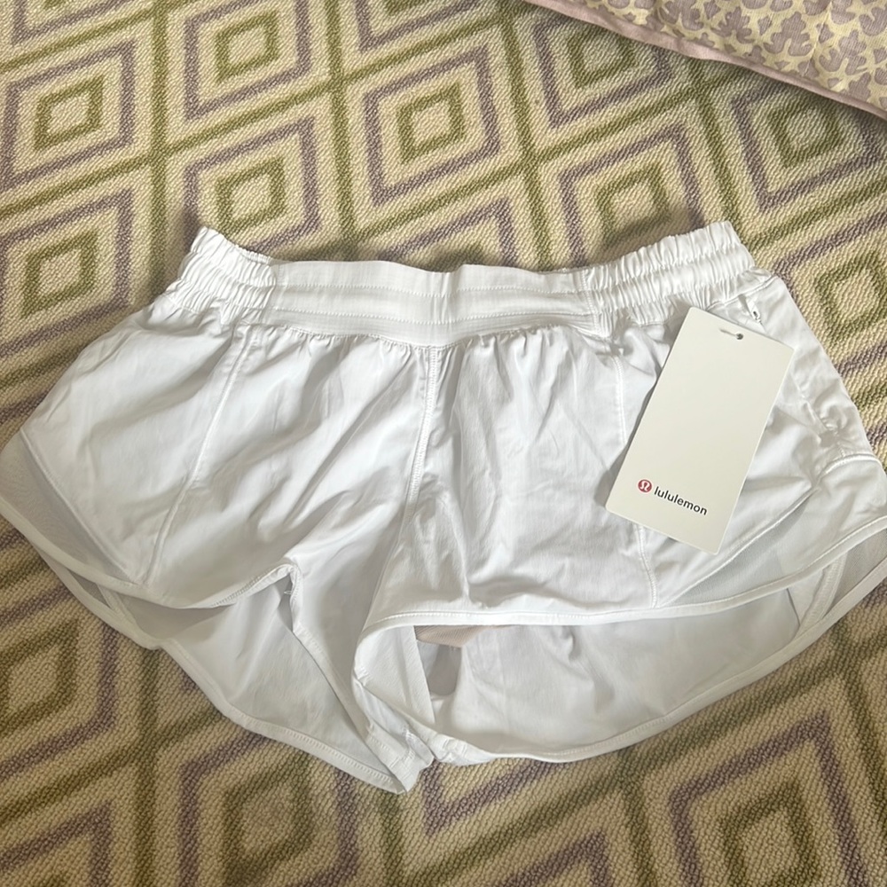 NWT Lululemon hotty hot short 2.5" white